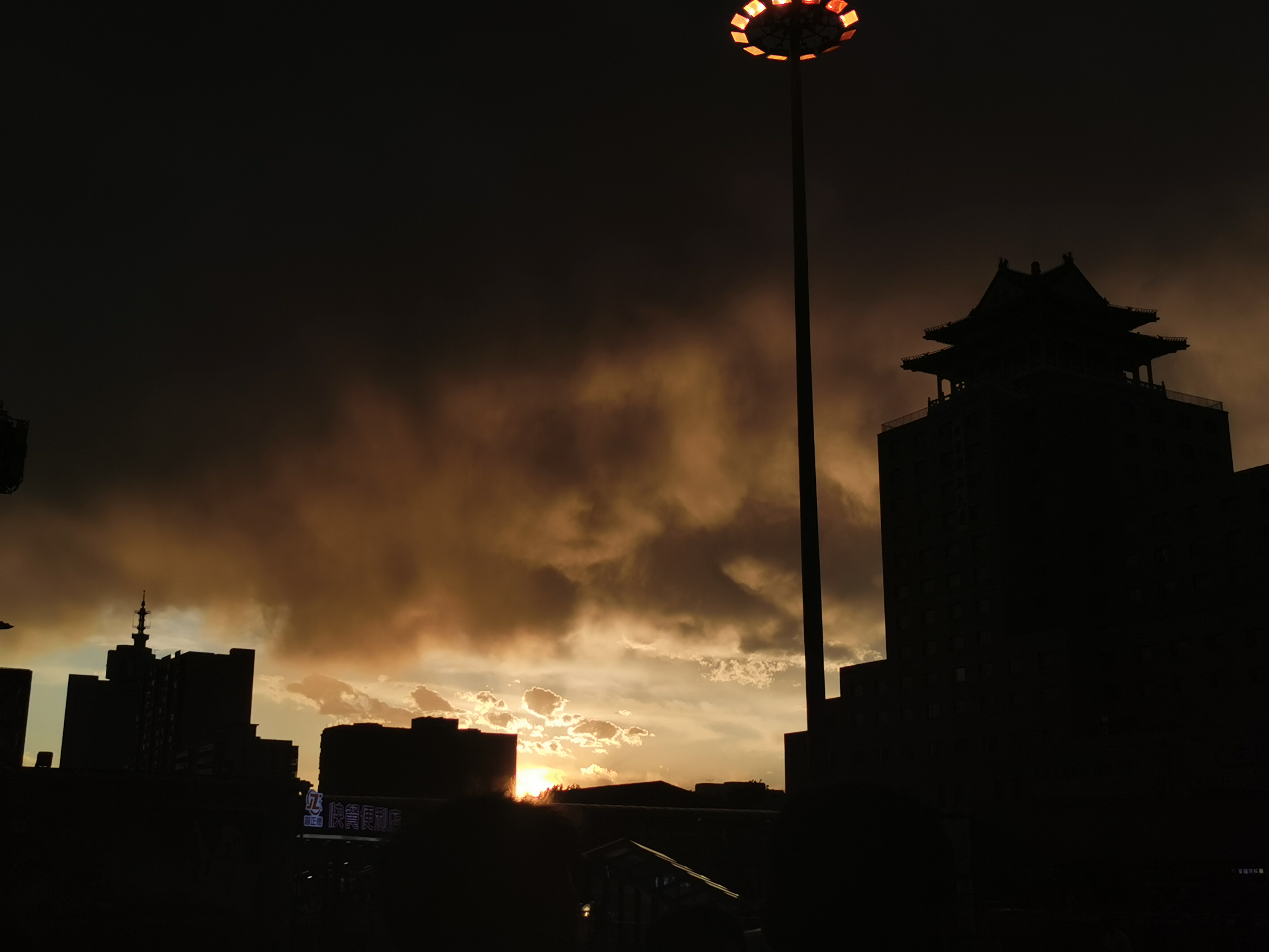 那天的雨好大哦